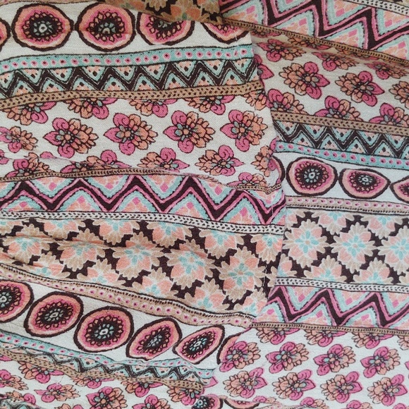 Midnight Sky Cold Shoulder Peasant Top, Colorful Geometric Floral women’s Large - Picture 10 of 10